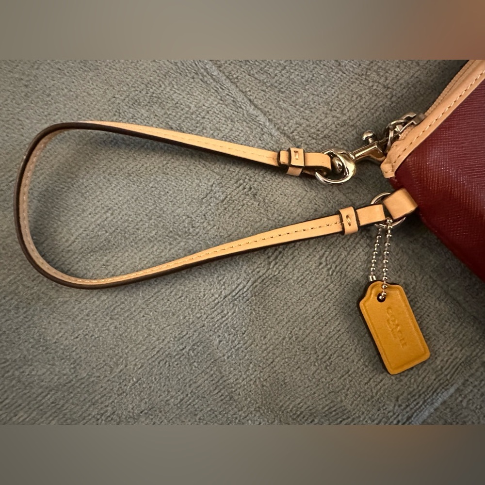 NWOT - Coach Wristlet, Horse And Carriage New York Logo, Crimson Red - Picture 3 of 4